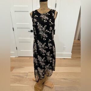 Black and White Sleeveless Sheath Midi Dress